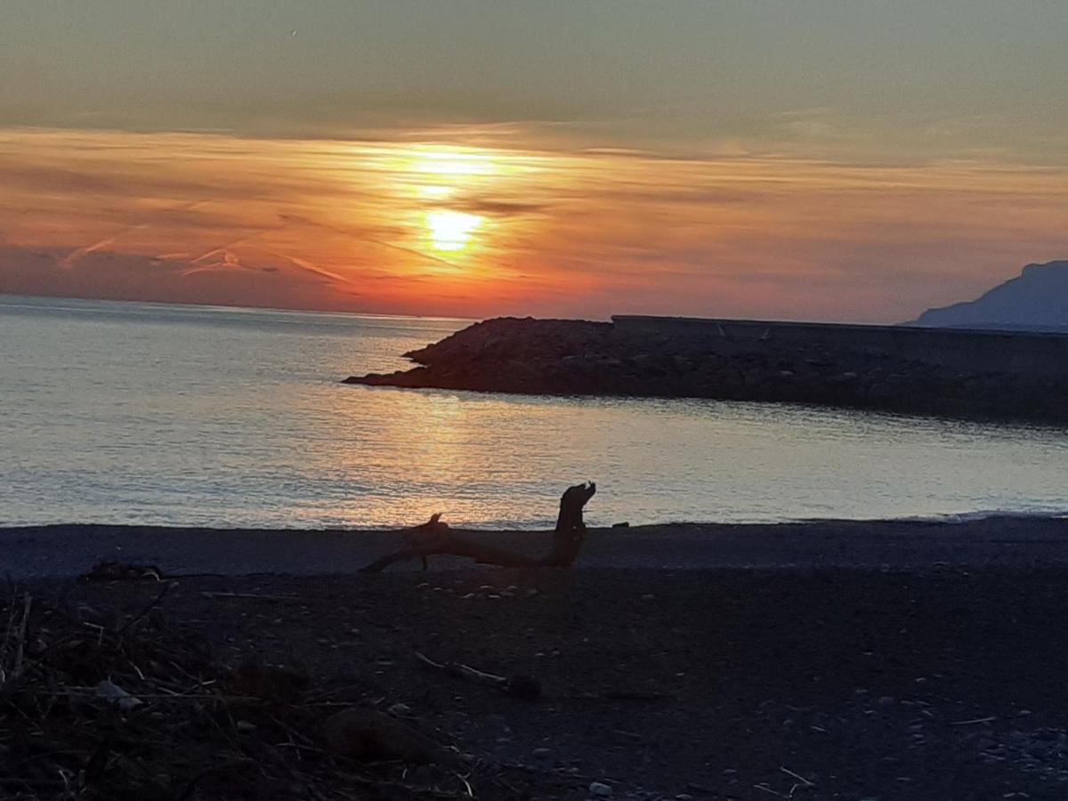 Azzurra Casa Vacanza Ventimiglia Exteriör bild